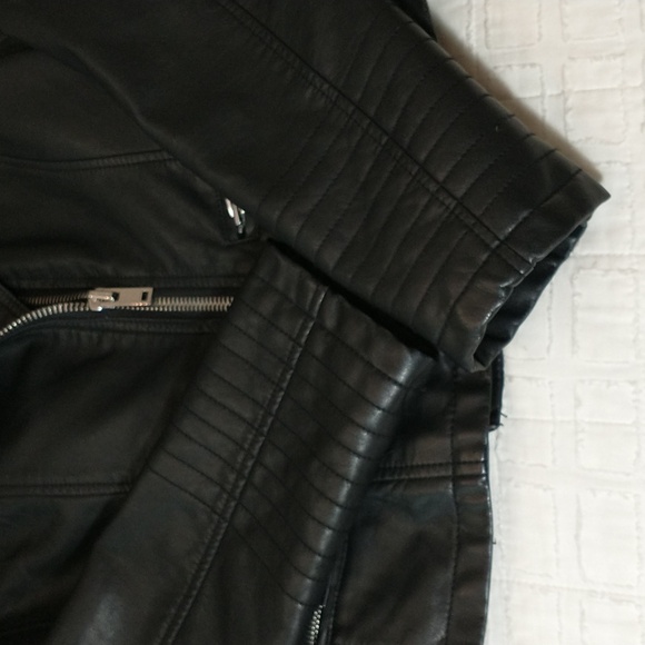 Black Rivet, Faux Black Leather Biker Jacket, Women's Size‎ Medium, Like New - Picture 6 of 12